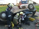 Technische Übung mit dem hydraulischem Rettungsgerät