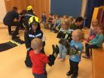Feuerwehr Göpfritz/Wild besucht den Kindergarten